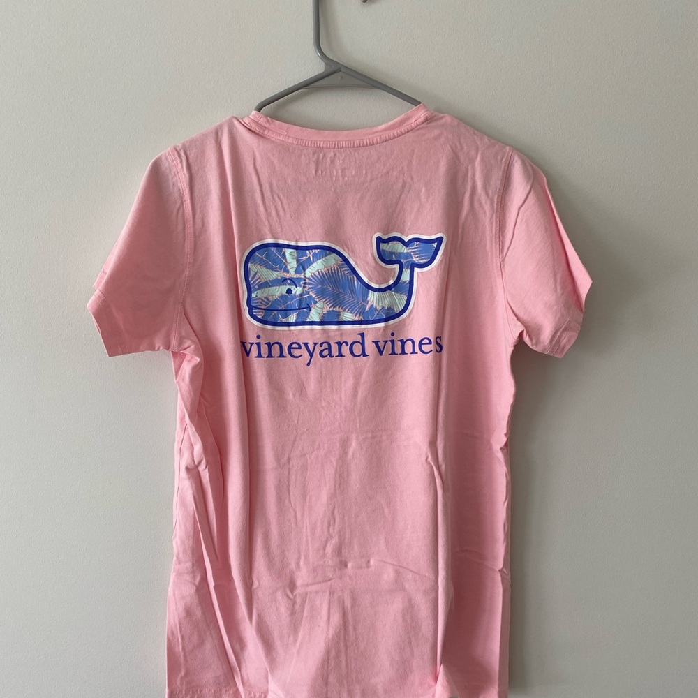 Vineyard Vines pink tee